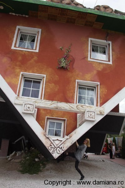Haus-steht-Kopf-casa-cu-susul-in-jos-austria_damiana325