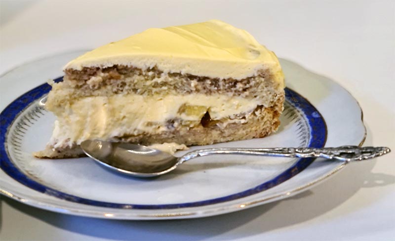 Tort cu crema de vanilie - Reteta Delicioasa - Damiana.ro